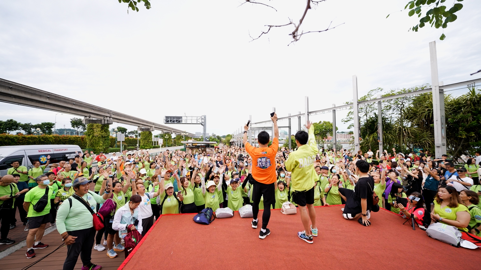 老朋友趴趴走 PaPaZao participants and hosts before the start of the walk at Sentosa Boardwalk, Singapore